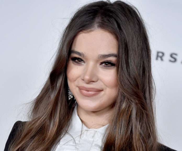 Hailee Steinfeld Calls out Her Report Label for Not Selling Her New EP ...